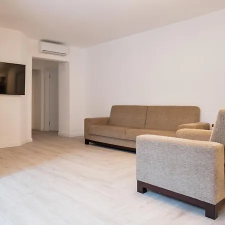 Comfy Flat W Patio 3 Min To Beach In Αλικαρνασσός