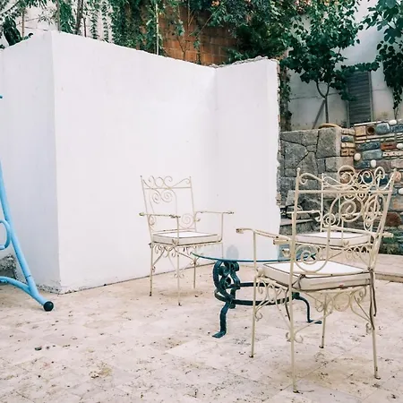 Comfy Flat W Patio 3 Min To Beach In Διαμέρισμα