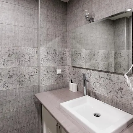 Comfy Flat W Patio 3 Min To Beach In Αλικαρνασσός